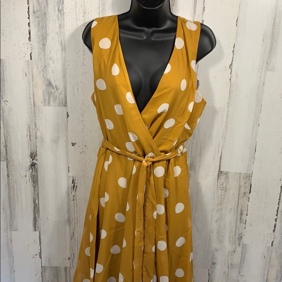 Liz Claiborne Dresses & Skirts - Nwt-Liz Claiborne sleeveless Dress 👗